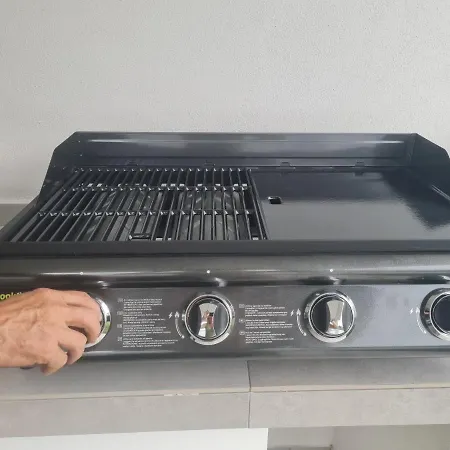 Logement Dans Villa Neuve Avec Acces Au Jardin Apartment